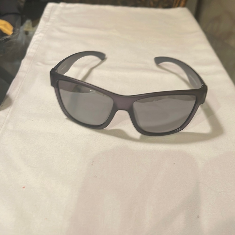REEBOK POLARIZED PH 1219 black wrap frames, gray mirrored lens. Sporty & light